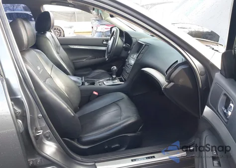 2013 Infiniti G37 Journey z USA, uszkodzony, nr VIN JN1CV6AP0DM716797